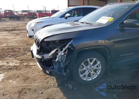 2015 Jeep Cherokee Latitude z USA, uszkodzony, nr VIN 1C4PJLCB1FW771020